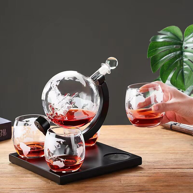Dekoracyjny zestaw do serwowan – Decanter Globe Set recenzja i cena
