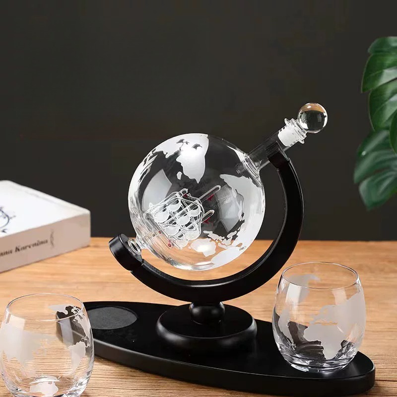 Dekoracyjny zestaw do serwowan – Decanter Globe Set recenzja i cena